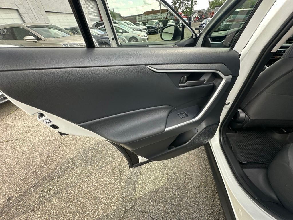 Used 2019 White Toyota LE image 23