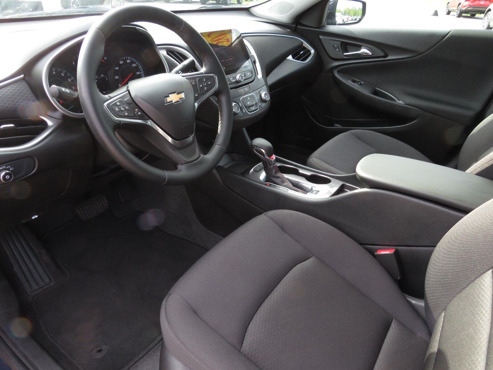 Used 2025 Night Shade Metallic Chevrolet RS image 19