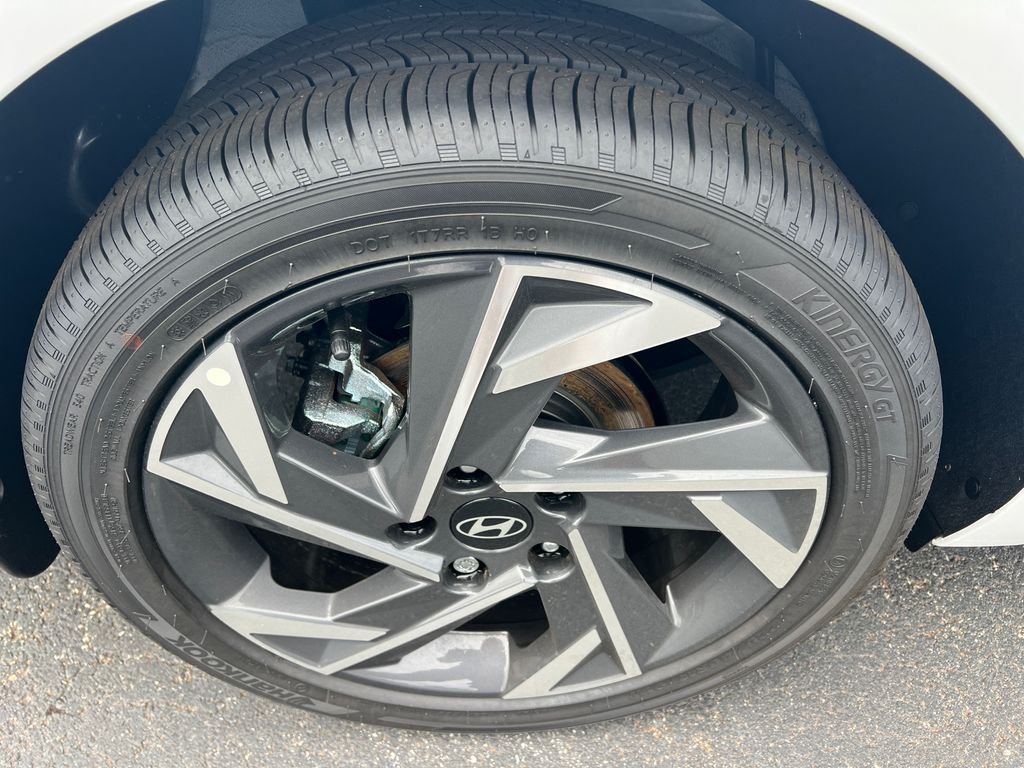 2025 Hyundai Elantra SEL - Photo 17