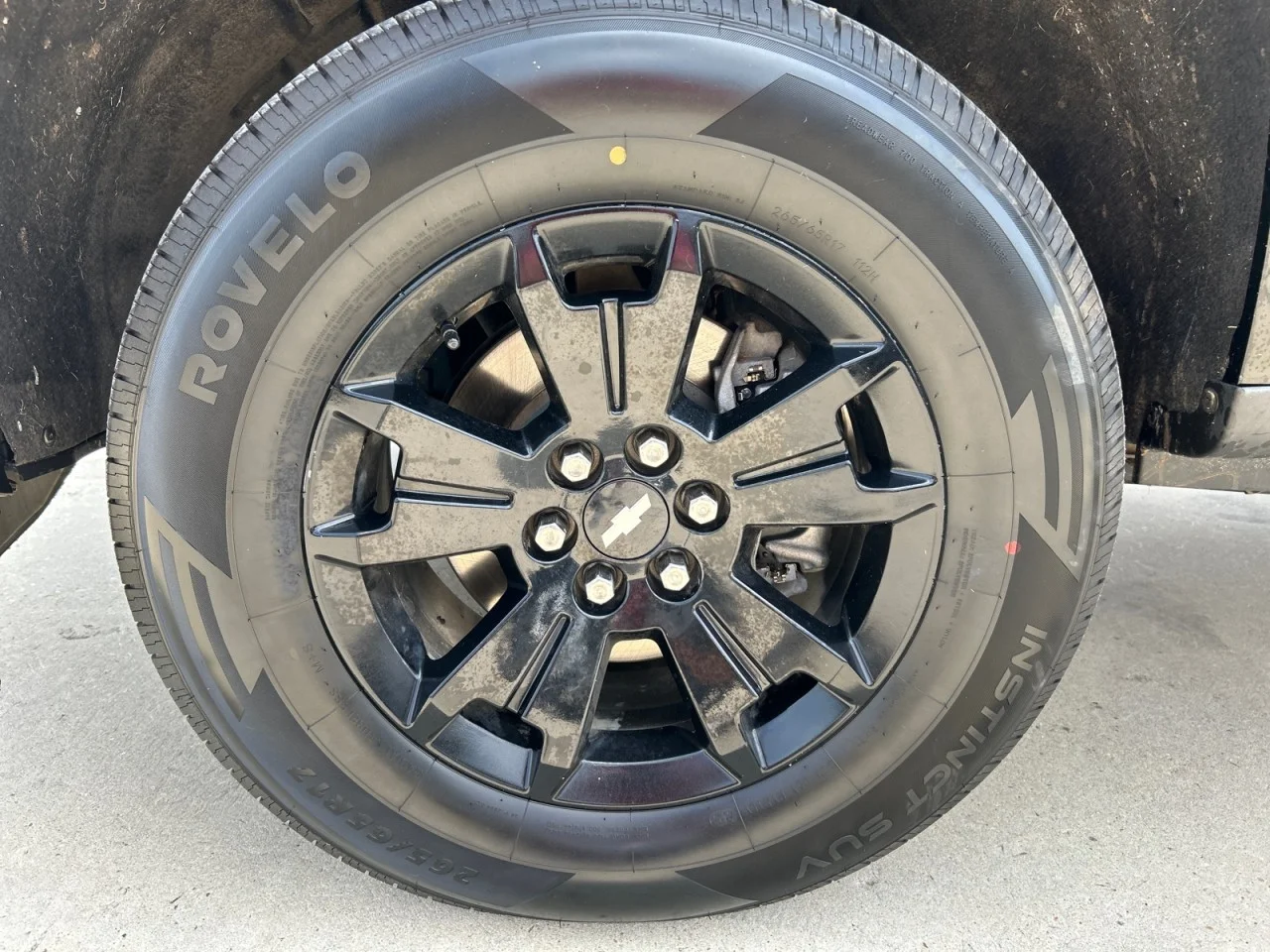 Used 2022 Black Chevrolet Z71 image 9
