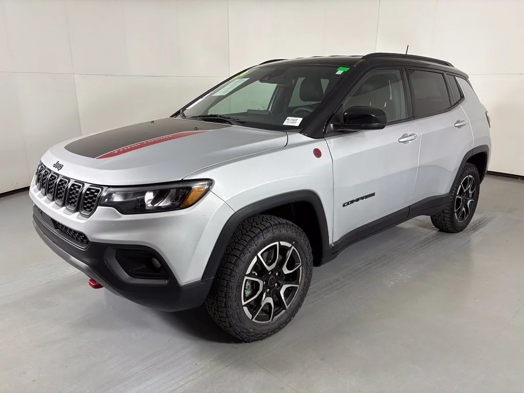Used 2025 Silver Jeep Trailhawk image 4