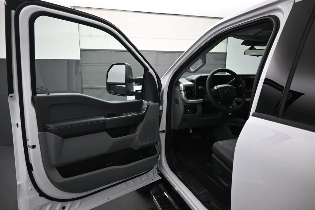 New 2026 Oxford White Ford XLT image 8
