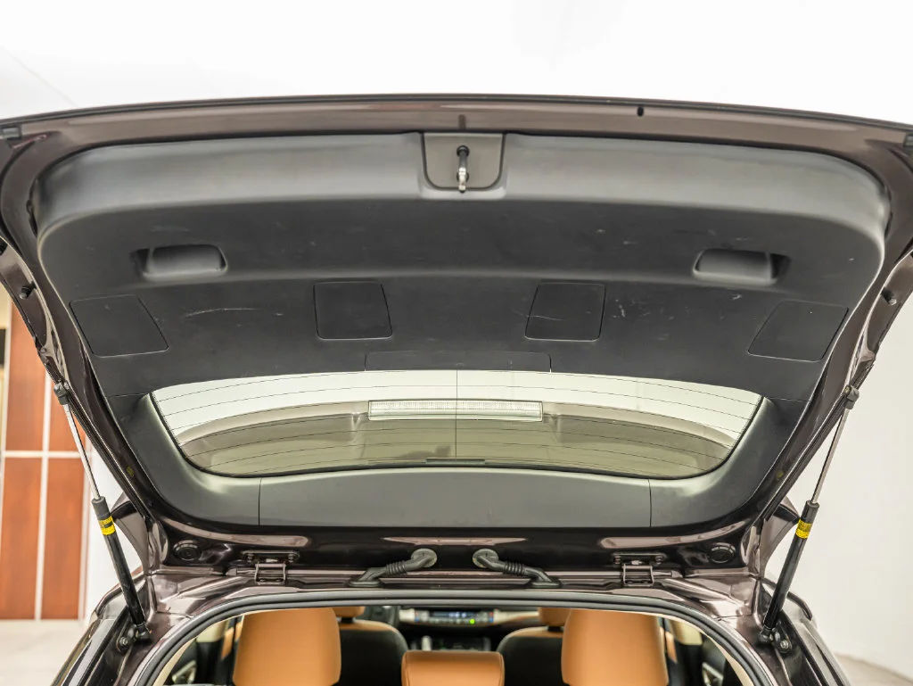 Used 2014 Pearl Lexus 200h image 20