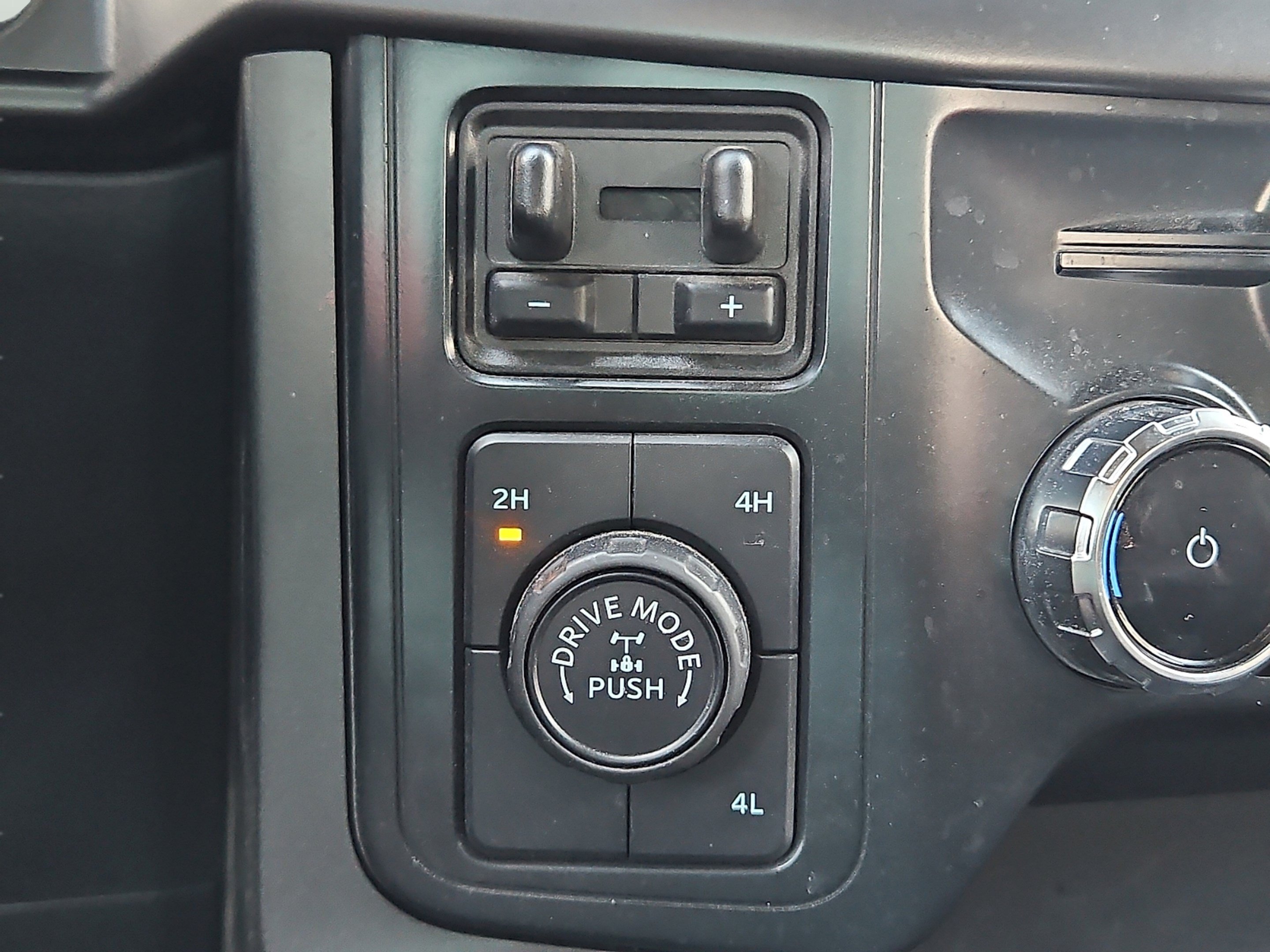 Used 2024 Silver Metallic Ford XLT image 23
