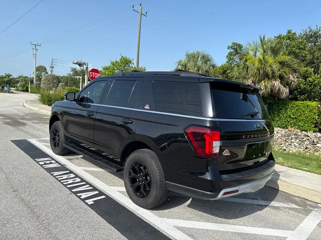 Used 2022 Black Metallic Ford Timberline image 3