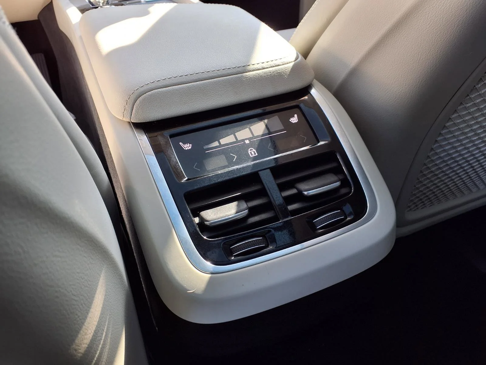 Used 2025 Bright Dusk Metallic Volvo Ultra image 28