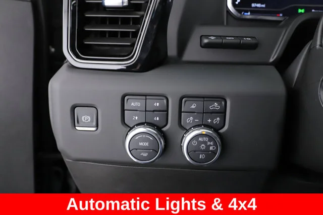 Used 2025  GMC AT4 image 26