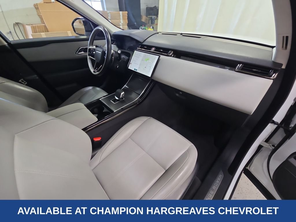 Used 2025 Ostuni Pearl White Metallic Land Rover Dynamic SE image 37