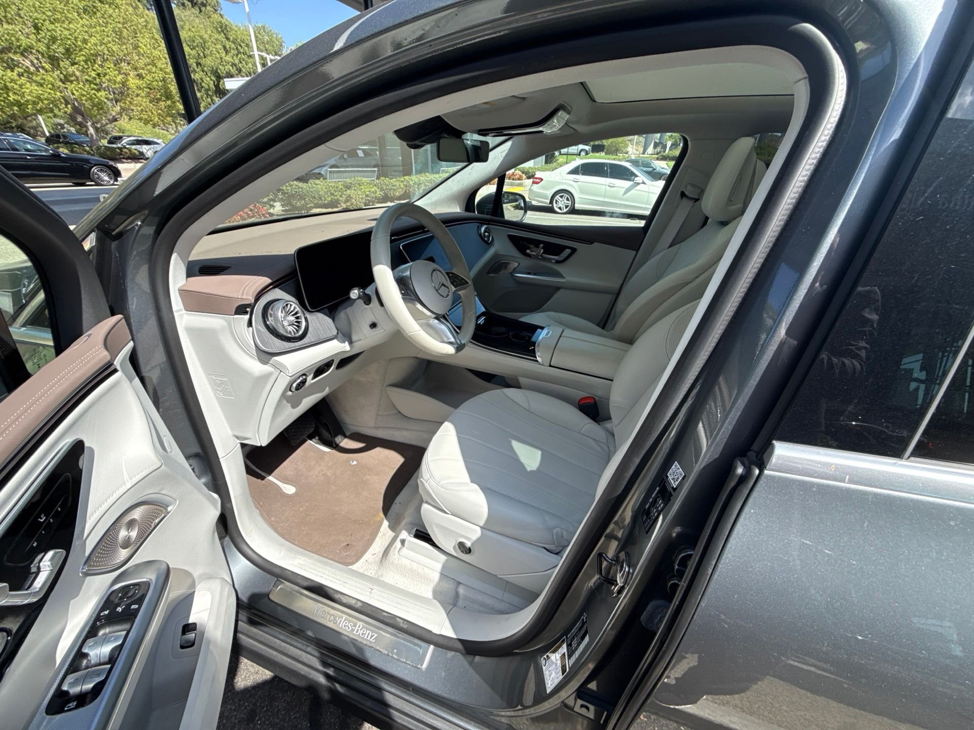 Used 2023  Mercedes-Benz 350+ SUV image 2
