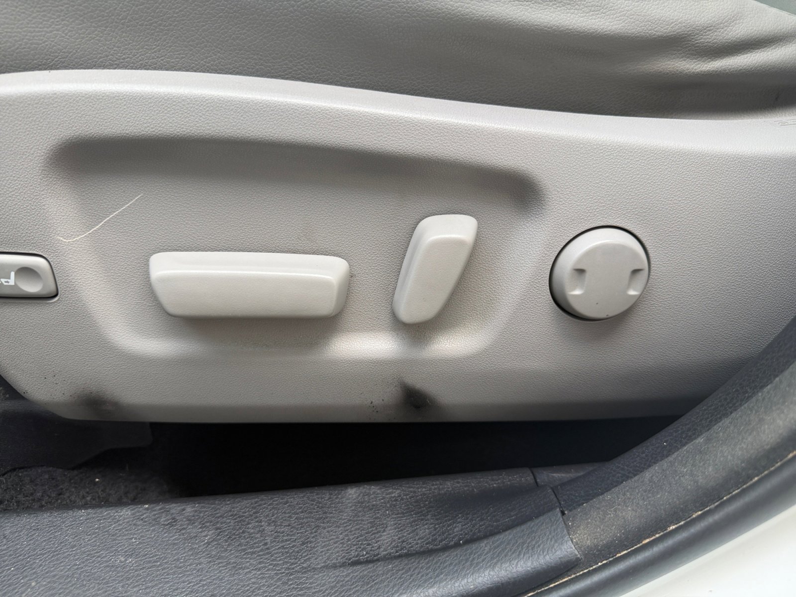 Used 2017 Blizzard Pearl Toyota XLE image 9