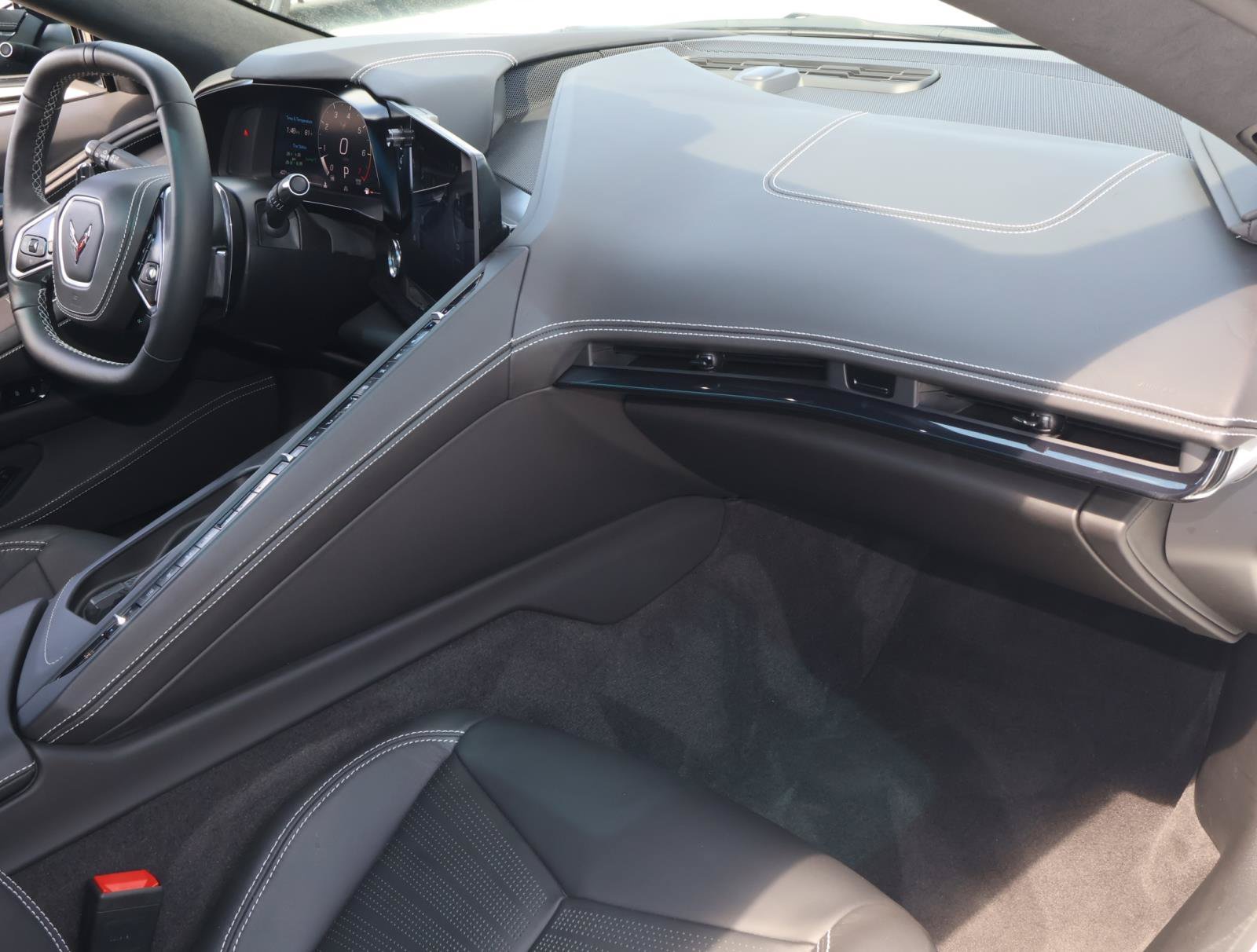 Used 2024 Arctic White Chevrolet Stingray image 18