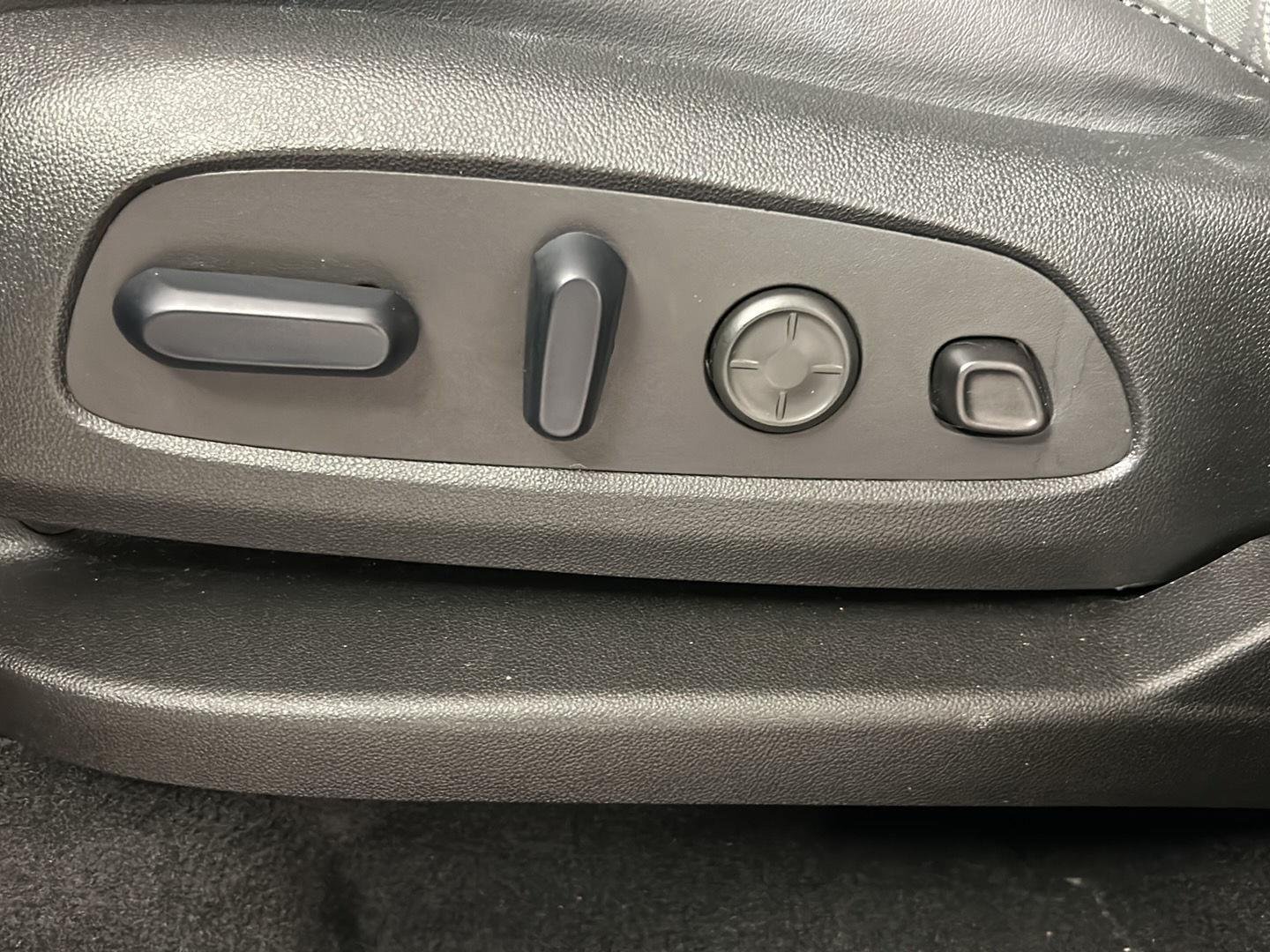 Used 2024 Ebony Twilight Metallic Buick Avenir image 15