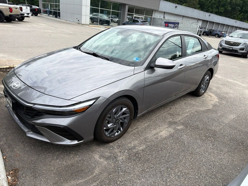 Used 2024 Silver Hyundai SEL image 4