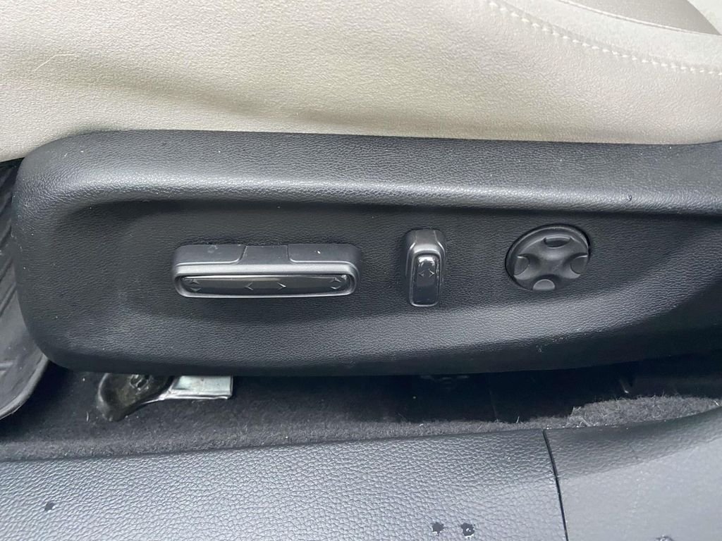 Used 2018  Honda EX image 18