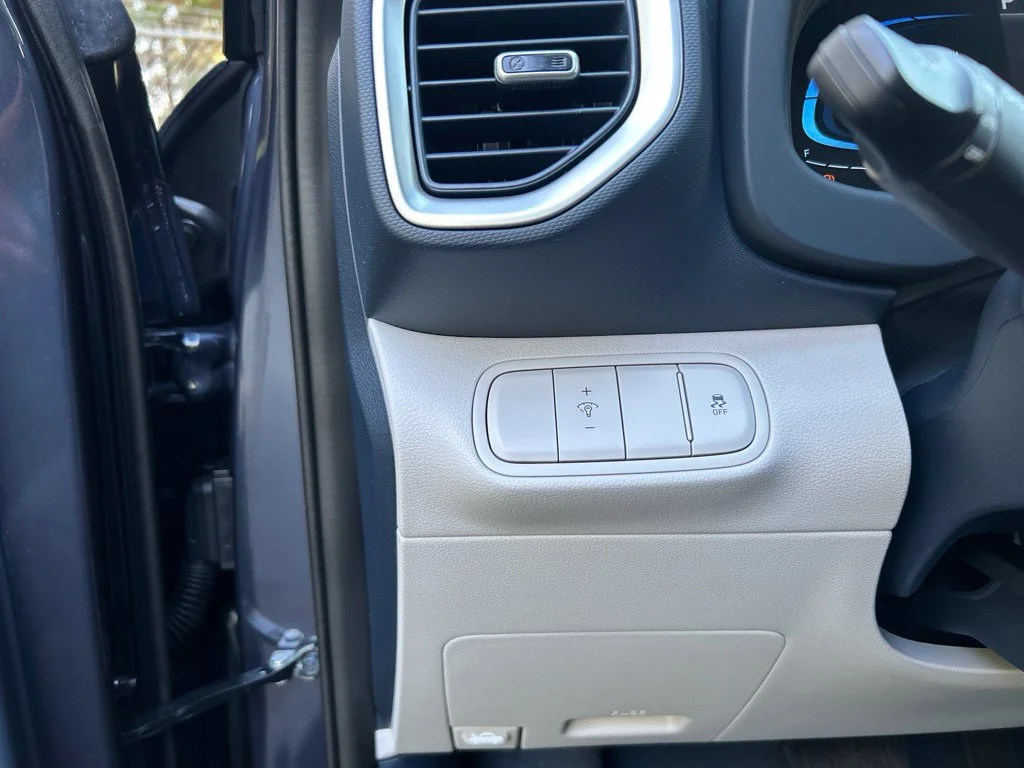 Used 2026 White Hyundai SEL image 25