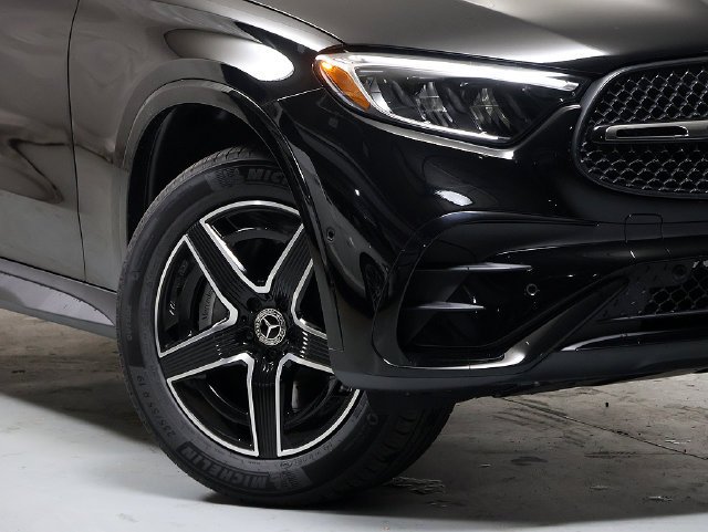 New 2027 Black Mercedes-Benz GLC 300 image 30