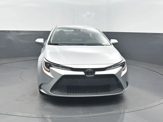Used 2022 Silver Toyota LE image 33