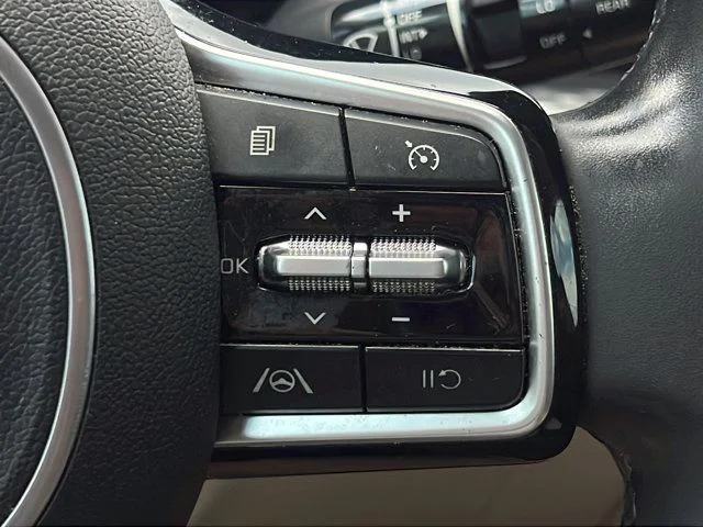 Used 2023 Silver Kia LX Seat Package image 22