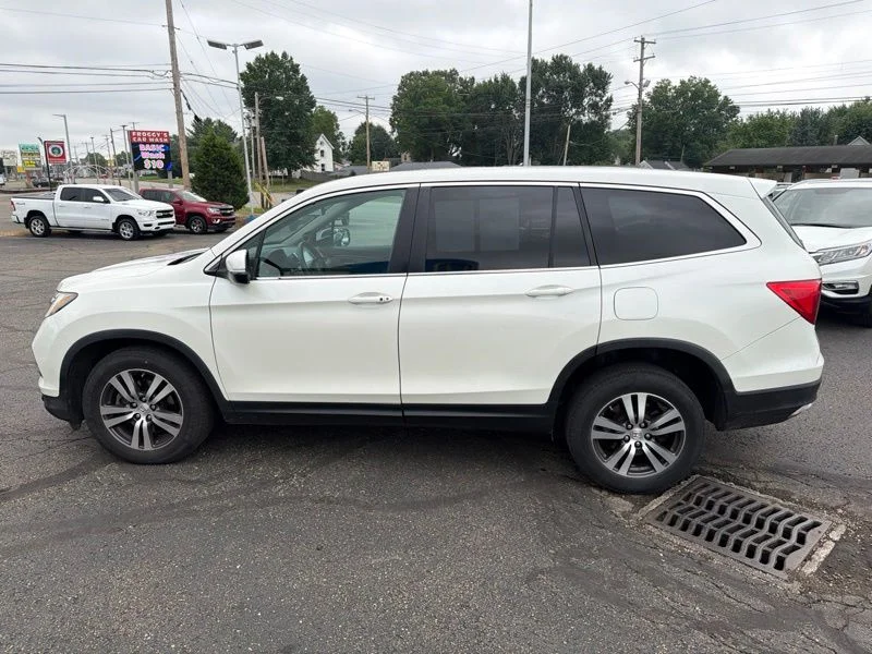 Used 2016  Honda EX image 4