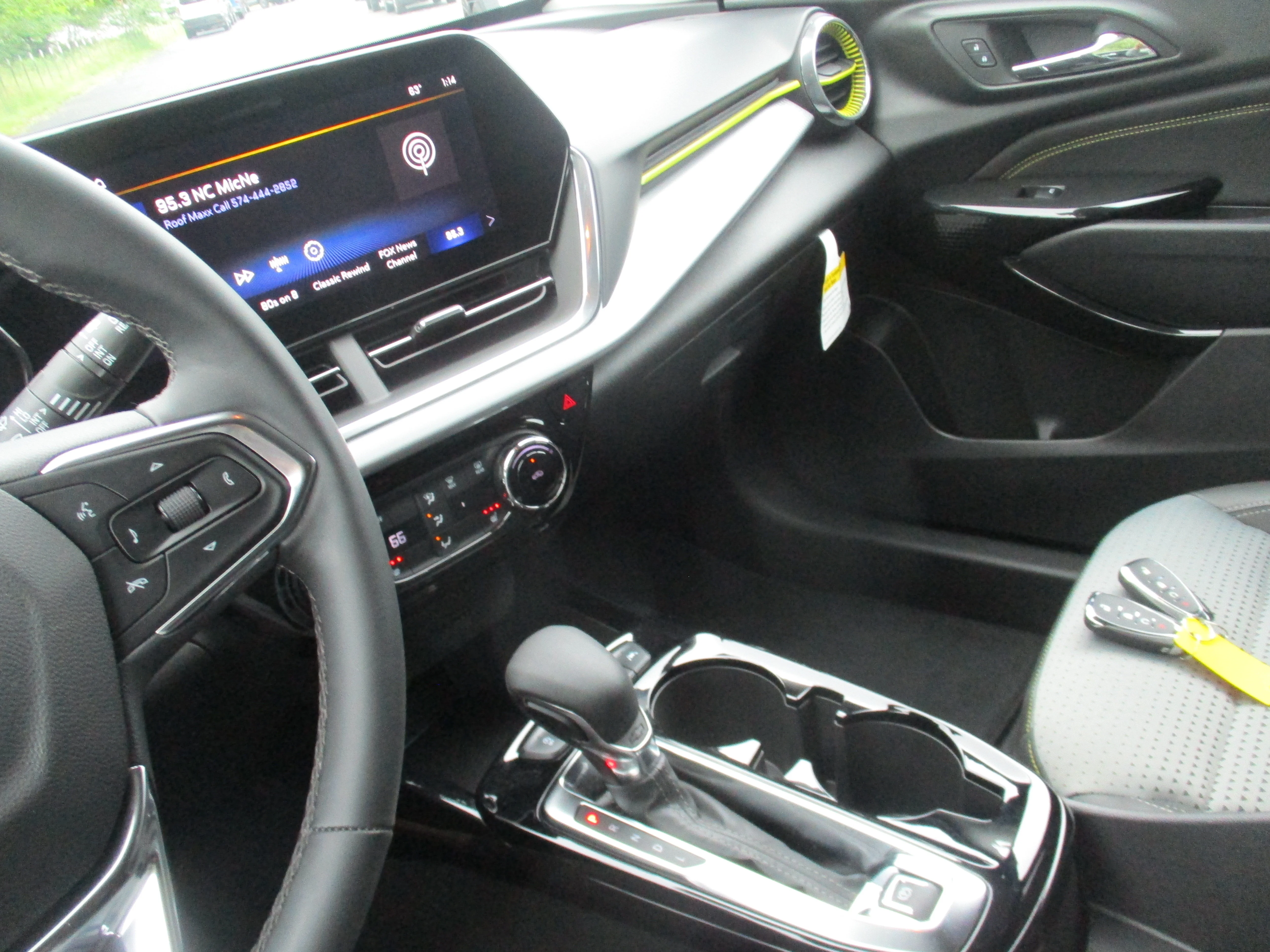 Used 2025 Sterling Gray Metallic Chevrolet LT FWD image 27