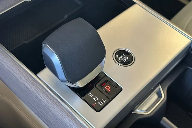 New 2026 Batumi Gold Land Rover SE image 20
