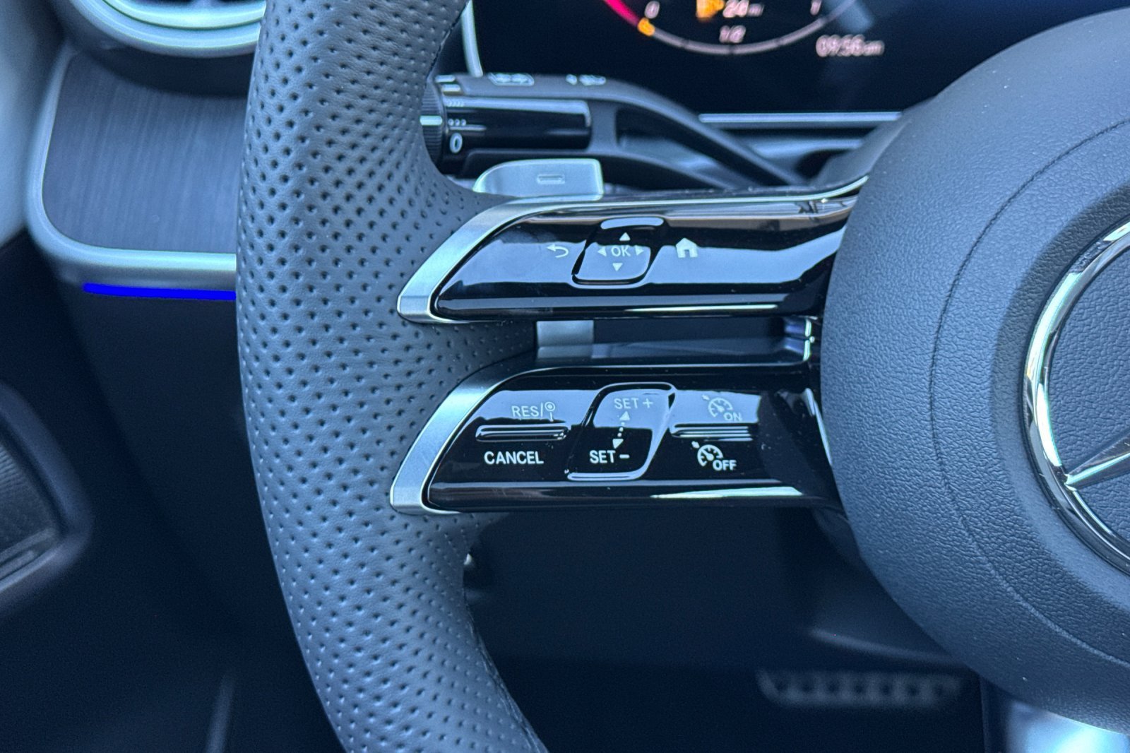 New 2026 MANUFAKTUR Alpine Grey Mercedes-Benz C 300 image 29