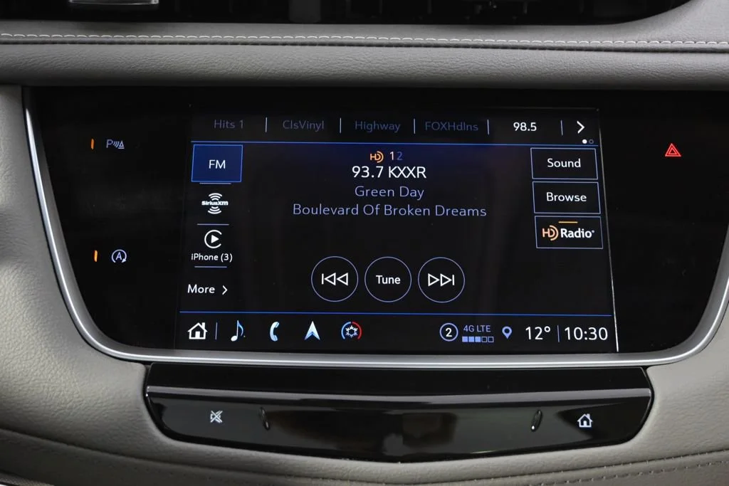 New 2025 Crystal White Tricoat Cadillac Premium Luxury image 28