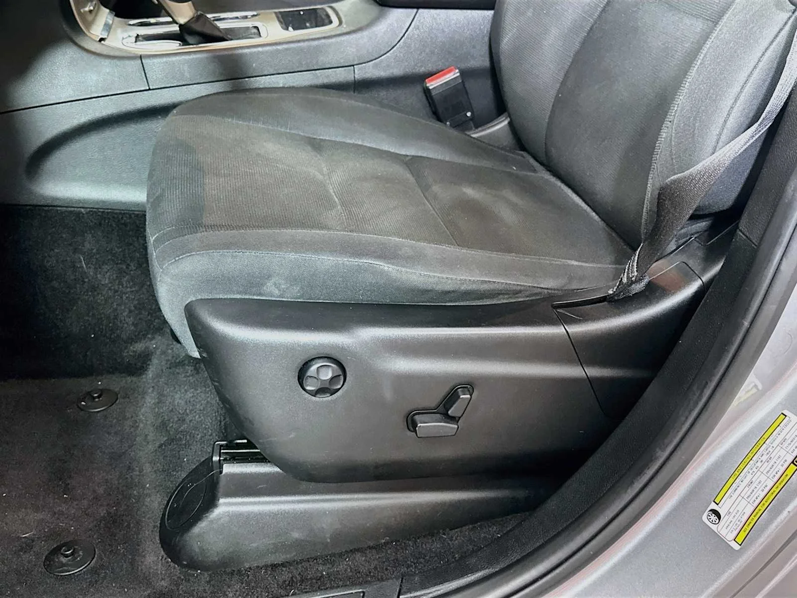 Used 2017 Billet Silver Metallic Clearcoat Jeep Laredo image 17