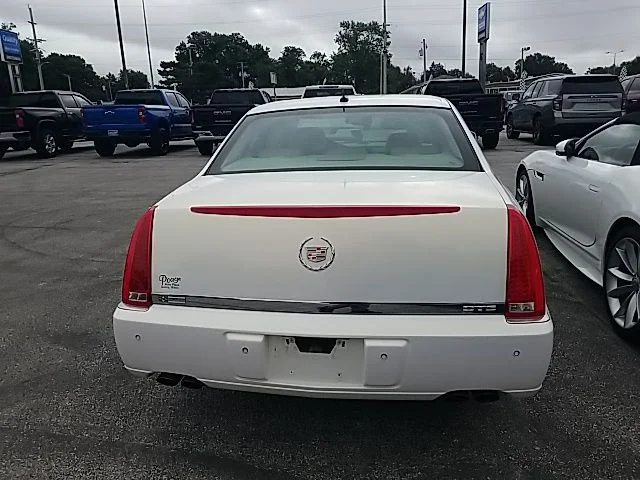 Used 2006 White Cadillac Base image 23