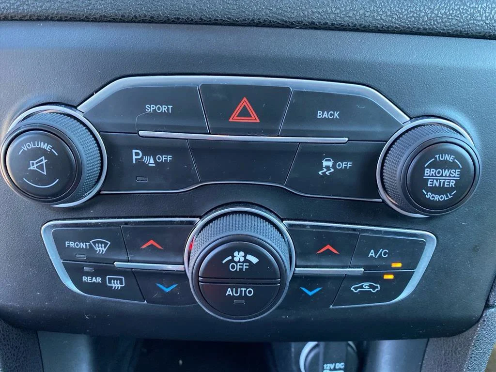 Used 2015 Redline Red Tricoat Pearl Dodge SXT image 13