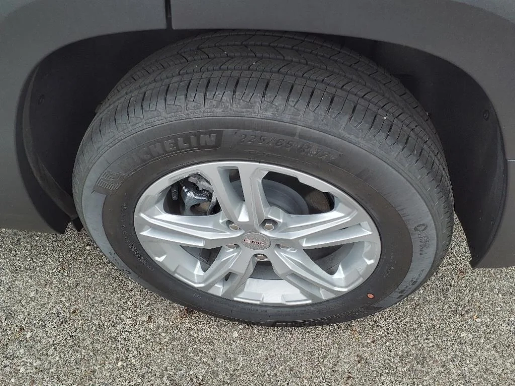 Used 2023 Marine Metallic GMC SLE image 8