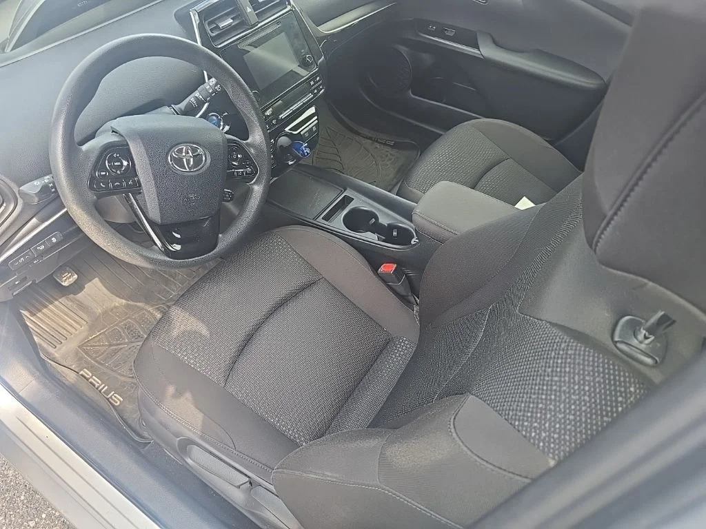 Used 2019 Silver Toyota LE image 12