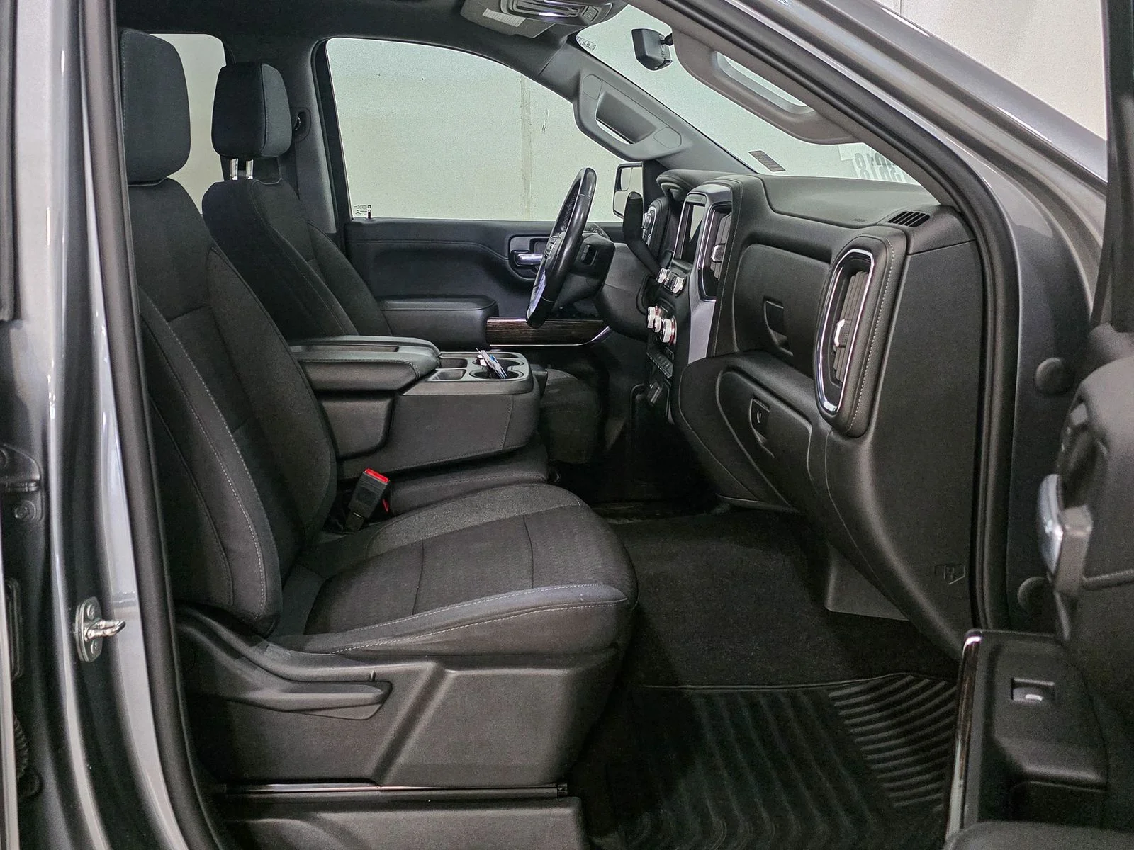 Used 2020 Gray GMC SLE image 21