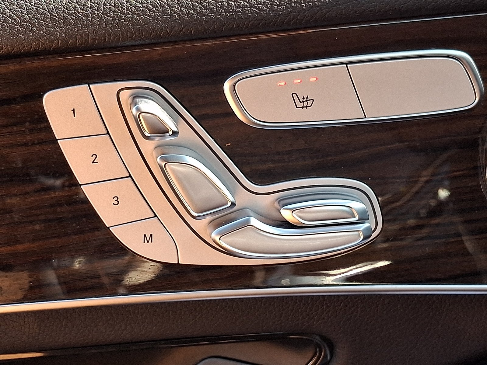 Certified Used 2020 Black Mercedes-Benz 4MATIC® image 27