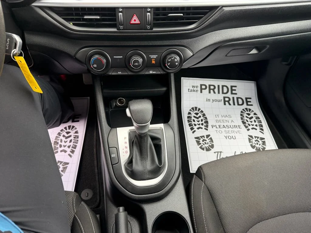 Used 2023 White Kia LXS image 18