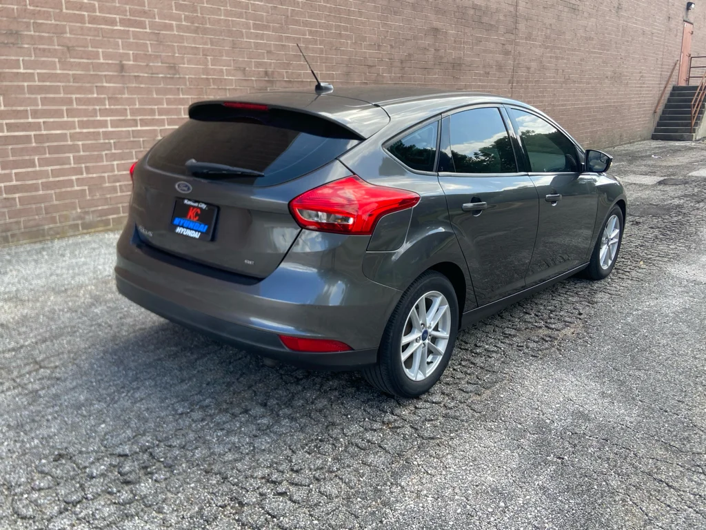 Used 2017 Magnetic Metallic Ford SE image 5