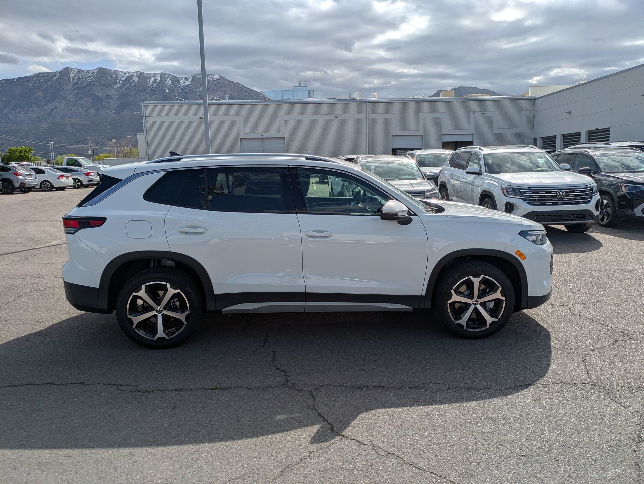 New 2026 Pure White Volkswagen SE image 2