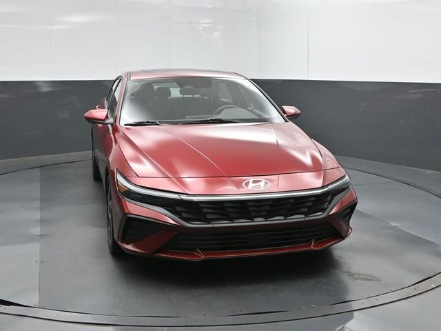 Used 2025 Red Hyundai SEL Convenience image 17