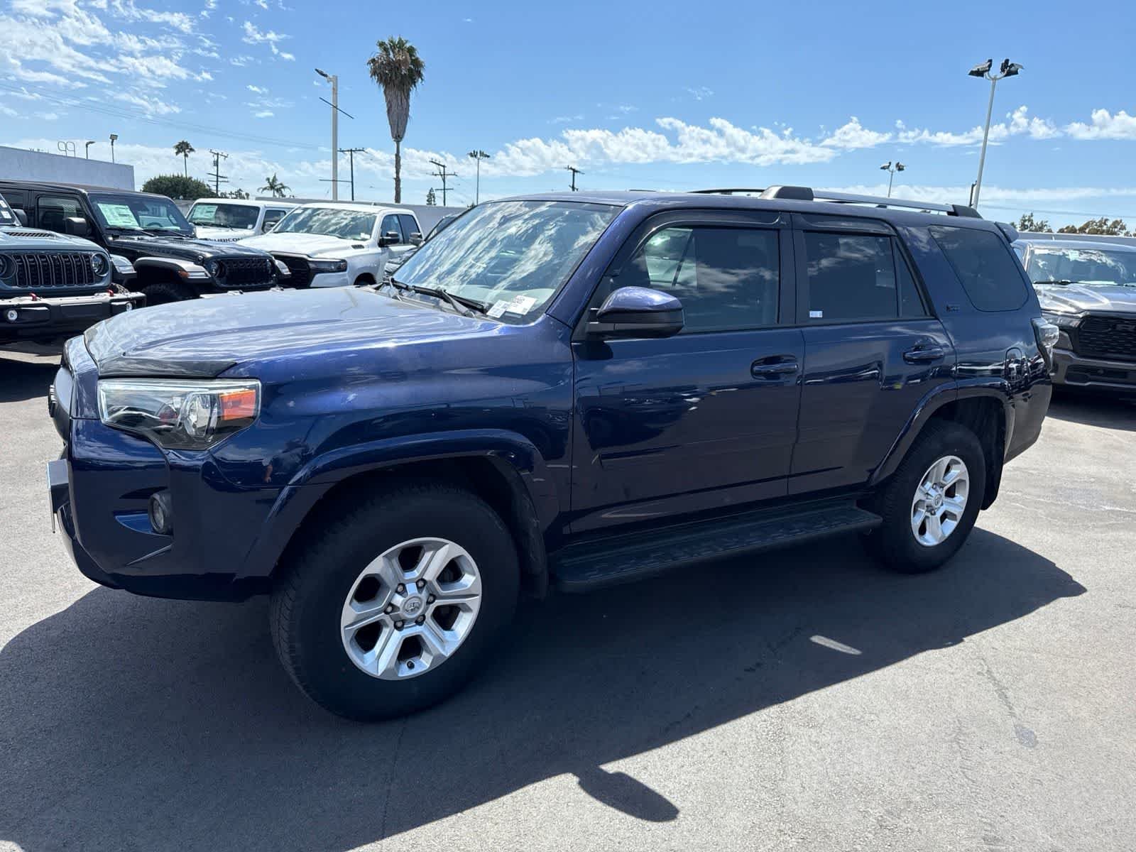 Used 2020 Nautical Blue Metallic Toyota SR5 image 25