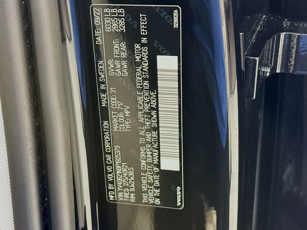 Used 2023 Black Volvo B6 Plus 6-Seater image 35