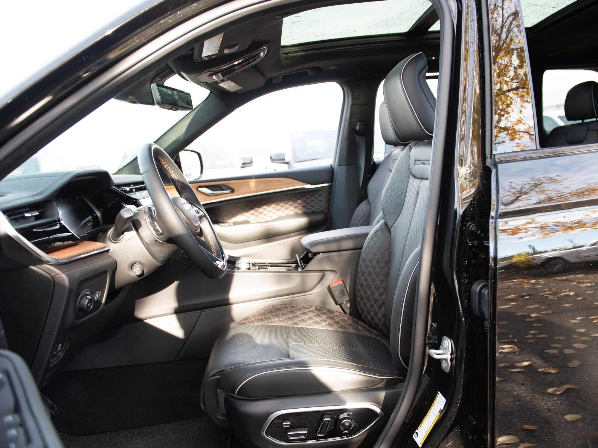 New 2026 Black Jeep Summit* 4x4, Night Vision, Massage Seats, Head-Up Display image 26