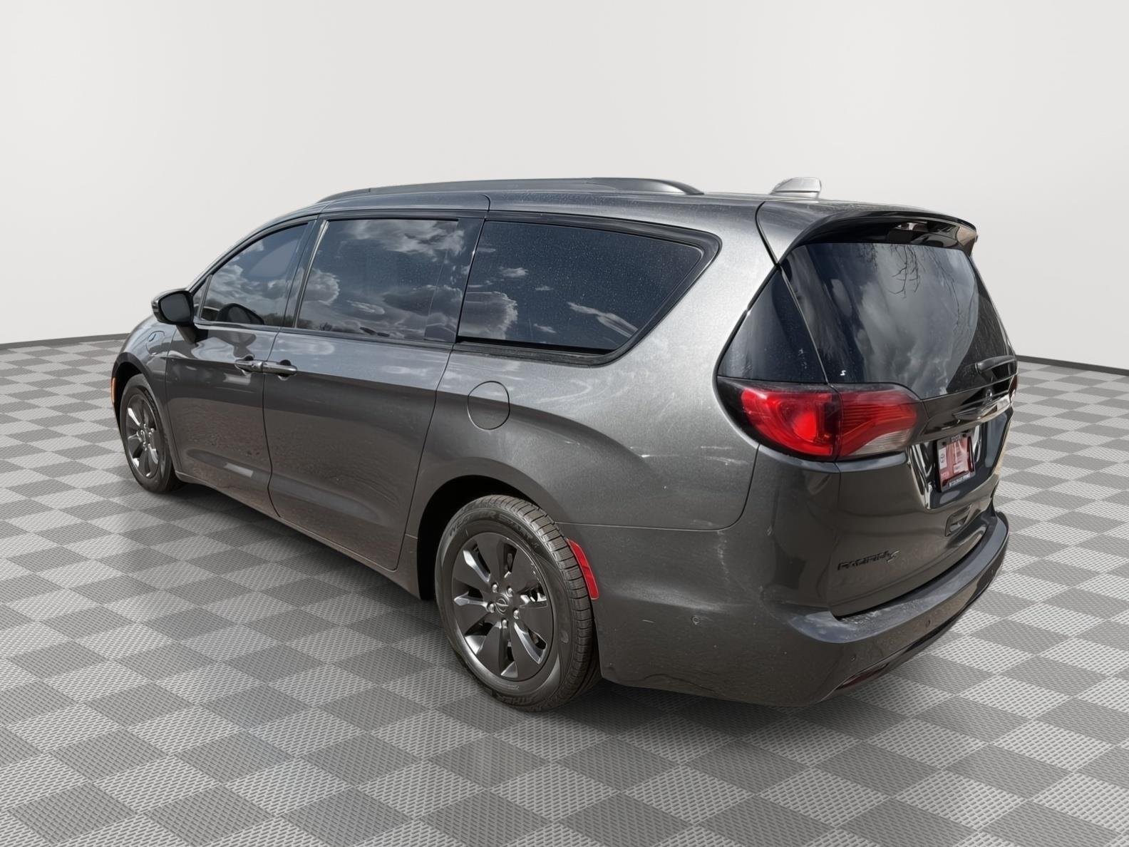 2020 Chrysler Pacifica Hybrid Limited - Photo 9