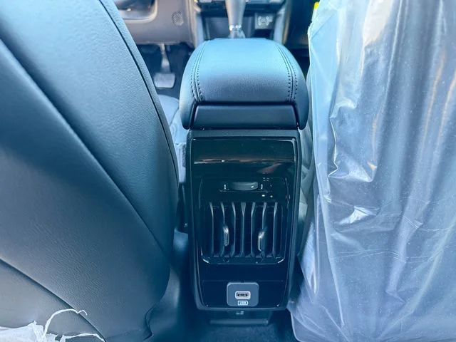 New 2026 Hydro Blue Pearl-Coat Exterior Paint Jeep Limited image 22