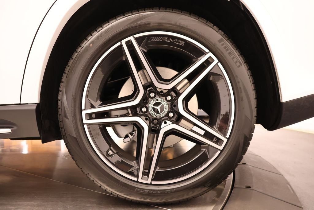 New 2026 MANUFAKTUR Moonlight White Metallic Mercedes-Benz GLS 450 image 12