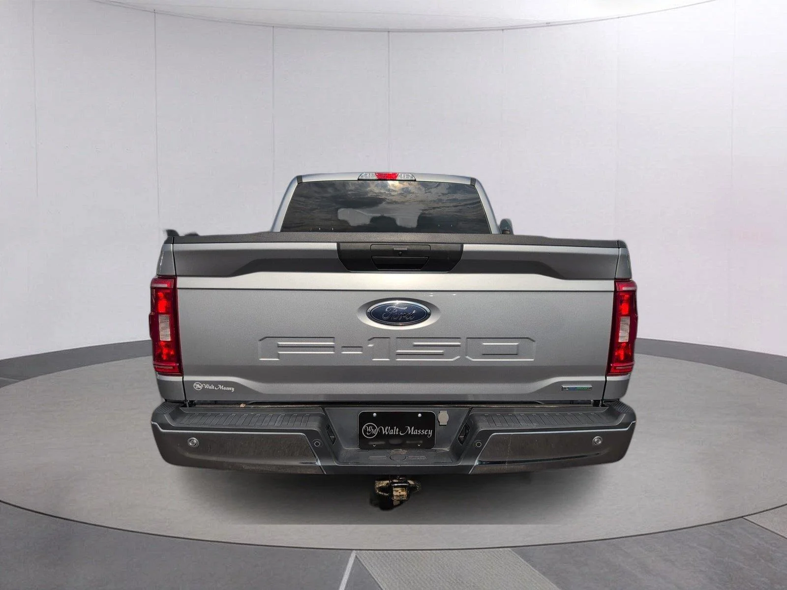 Used 2023 Iconic Silver Ford XLT image 4