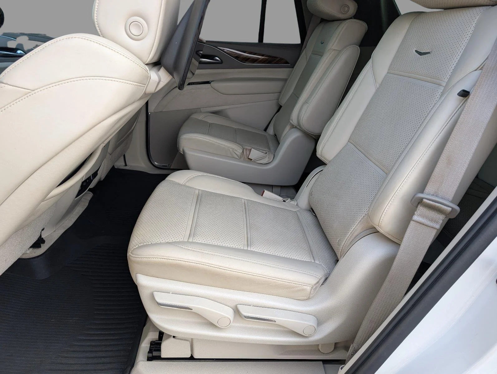 Used 2021 CRYSTAL WHITE TRICOAT Cadillac Premium Luxury Platinum image 35