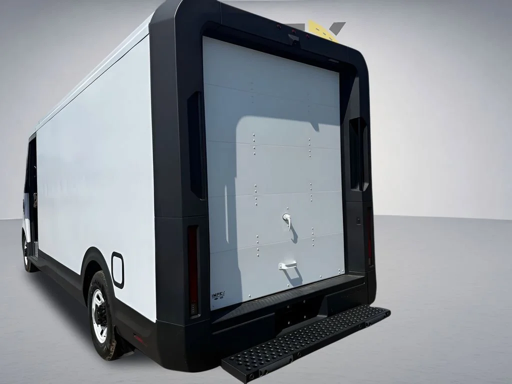 Used 2024 Oyster White BrightDrop EJY image 3