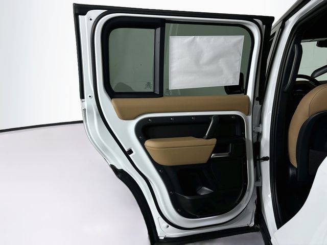 New 2026 White Land Rover X-Dynamic SE image 22