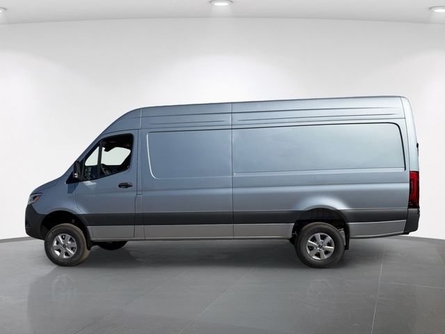 New 2026 high-tech silver metallic Mercedes-Benz Cargo 170 WB image 4