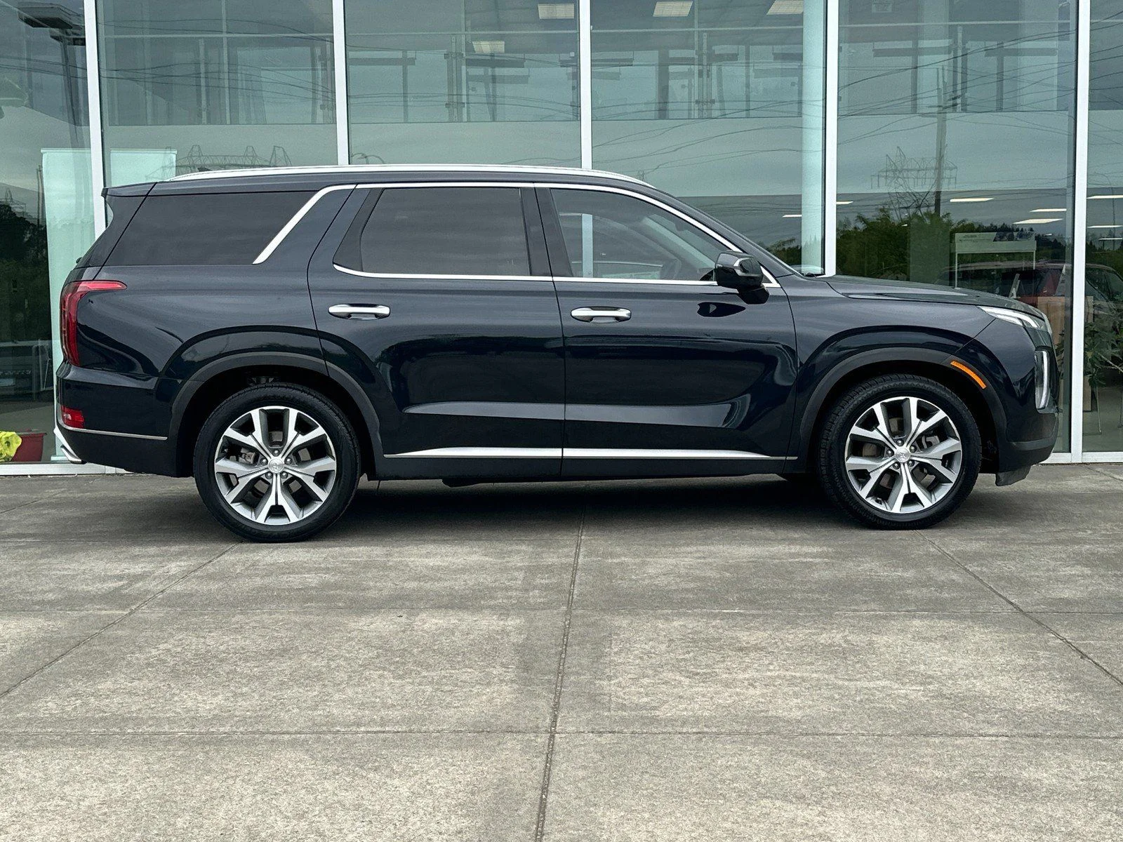 Used 2021 Moonlight Cloud Hyundai SEL image 2